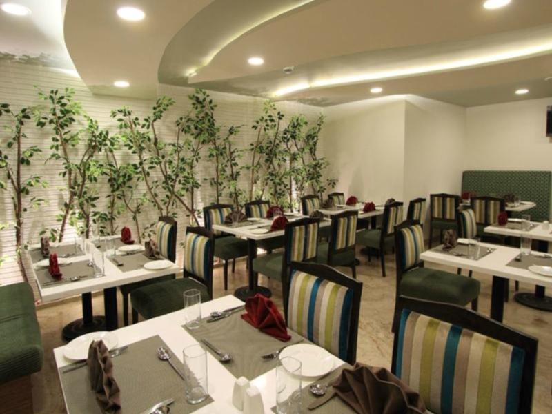 La Woods Hotel Chennai Exteriör bild